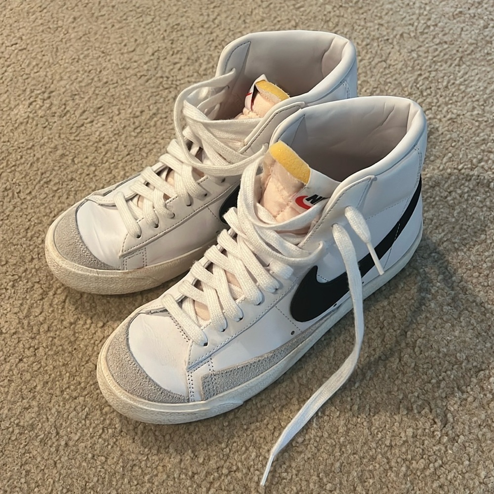 Nike blazer women’s 7.5